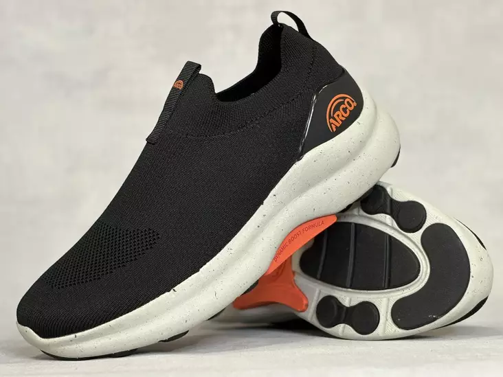 Arco 1 Black nauhattomat lenkkarit - Naisten nauhalliset kävelykengät  - 936901 - 1