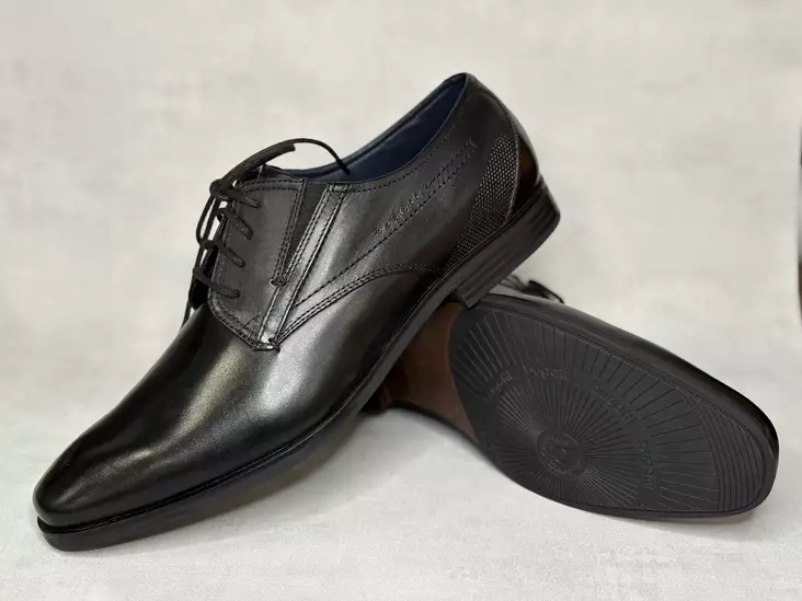 Bugatti 19608 nahkainen puolikenkä - Miesten nauhalliset juhlakengät - 196081 - 1