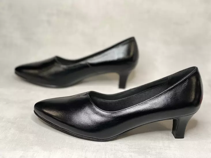 Chantana musta avokas halkiolla - Klassiset avokkaat - 919314702 - 1