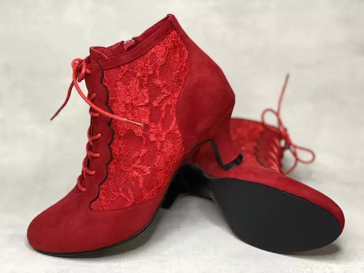 Chantana RED nilkkuri pitsisivulla - Remmilliset korkokengät - 95242 - 1