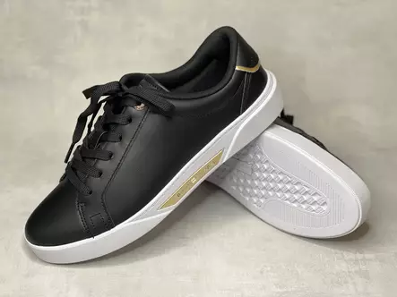 Tommy Hilfiger Chic Court Sneaker - Naisten matalavartiset tennarit - FW07813 - 1