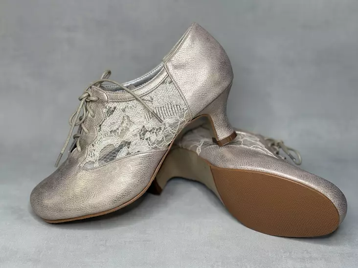 Chantana 396 laajalestinen pitsiavokas - Matalakorkoiset korkokengät - 396085203 - 1