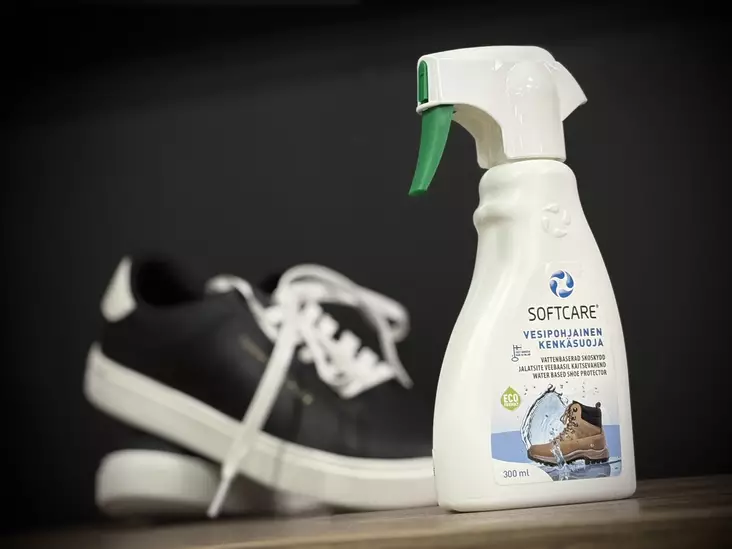 Softcare vesipohjainen kenkäsuoja 300ml - Kenkien hoito-tuotteet - 713463 - 1