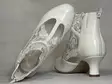 Chantana Off White nilkkuri pitsisivulla - Remmilliset korkokengät - 64101215 - 5