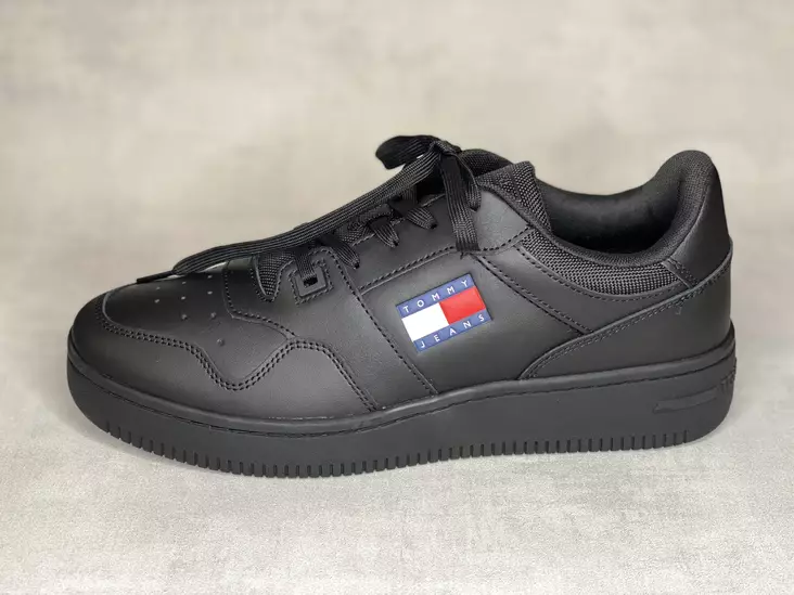 Tommy Jeans TJM Retro Basket - Miesten matalavartiset tennarit - EM01395B - 1