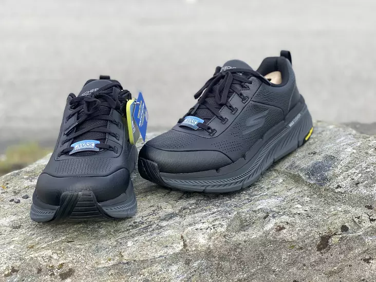 Skechers 220828 Max Cushioning Lucid 2 Musta pehmustettu lenkkari