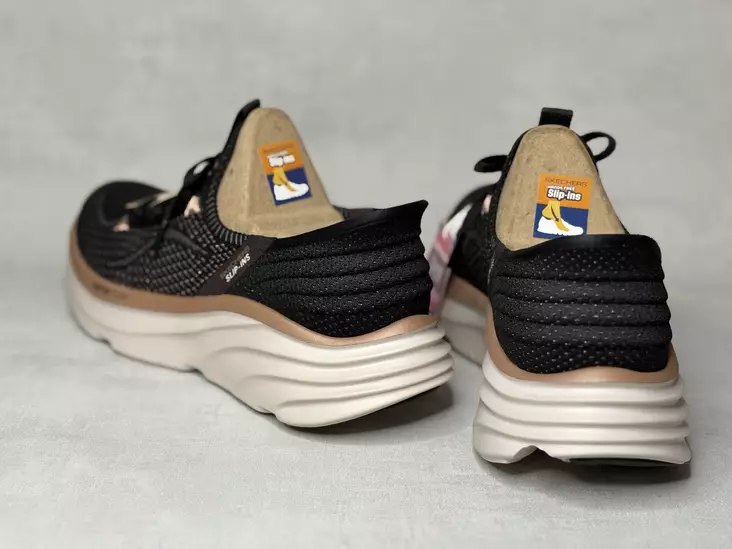 BLACKＢＯＯＫ インディーズ Skechers 150584BKRG D'Lux Vapor Evening Musta Slip-ins lenkkari