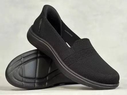 Skechers 138435BBK On The Go Sloane - Naisten lenkkitossut ja urheilukengät - 138435BBK - 1