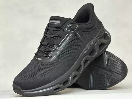 Skechers 233026/BBK Glide-Step Korvus - Miesten lenkkarit - 233026BBK - 1