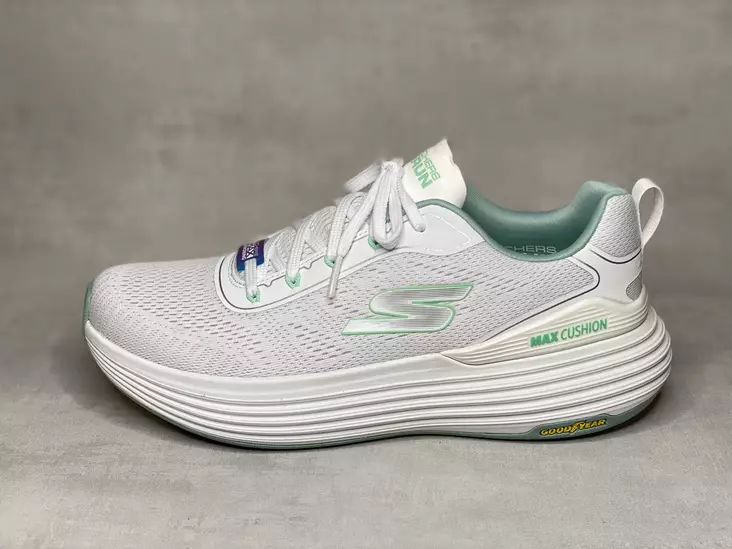 Skechers 129206WMNT Max Cushioning - Naisten lenkkitossut ja urheilukengät - 129260WM - 1