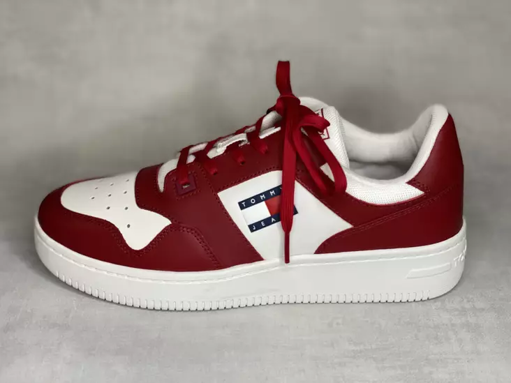 Tommy Jeans TJM Retro Basket - Miesten matalavartiset tennarit - EM01395R - 1