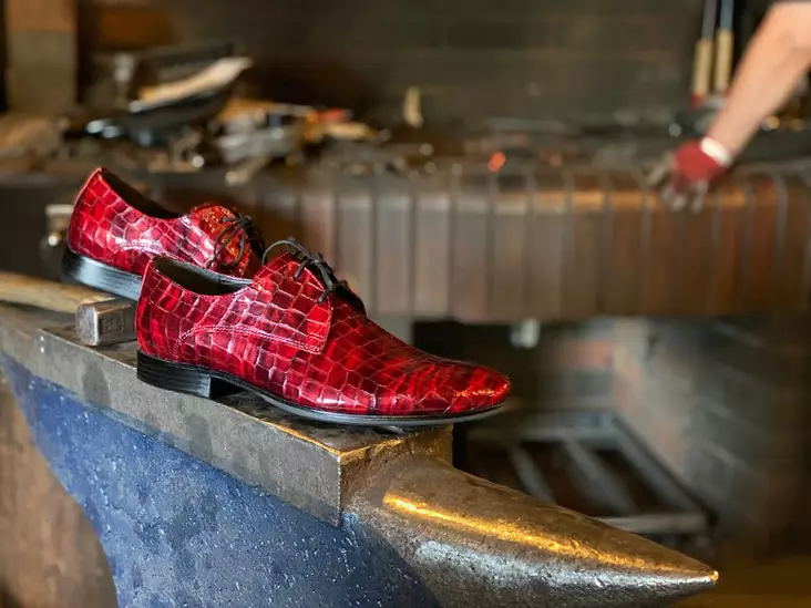 Topman 10721 94kr krokolakeri punainen - Miesten nauhalliset juhlakengät - 1072194kr - 1